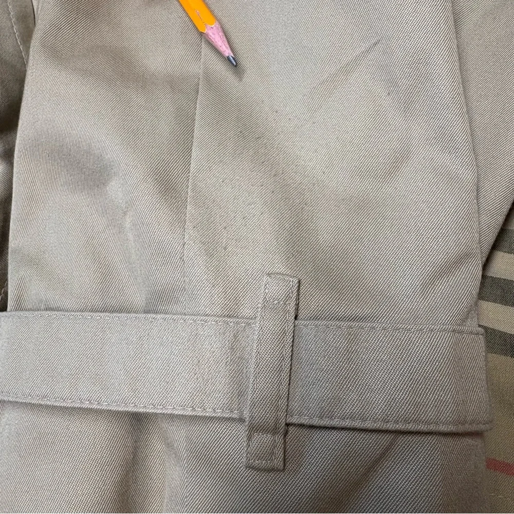 Burberry trench coat. - Picture 14 of 16